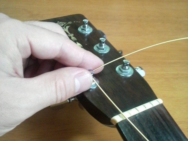 弦を内側に曲げる